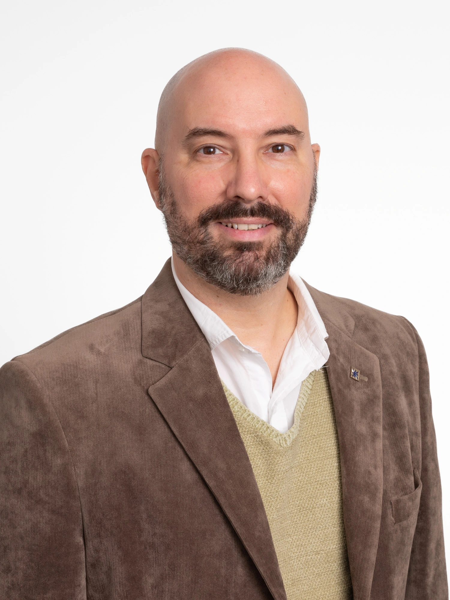 Retrato profesional de Diego Aguado, Ingeniero Electrónico y Director de Estrategia Tecnológica en SmartGlow.