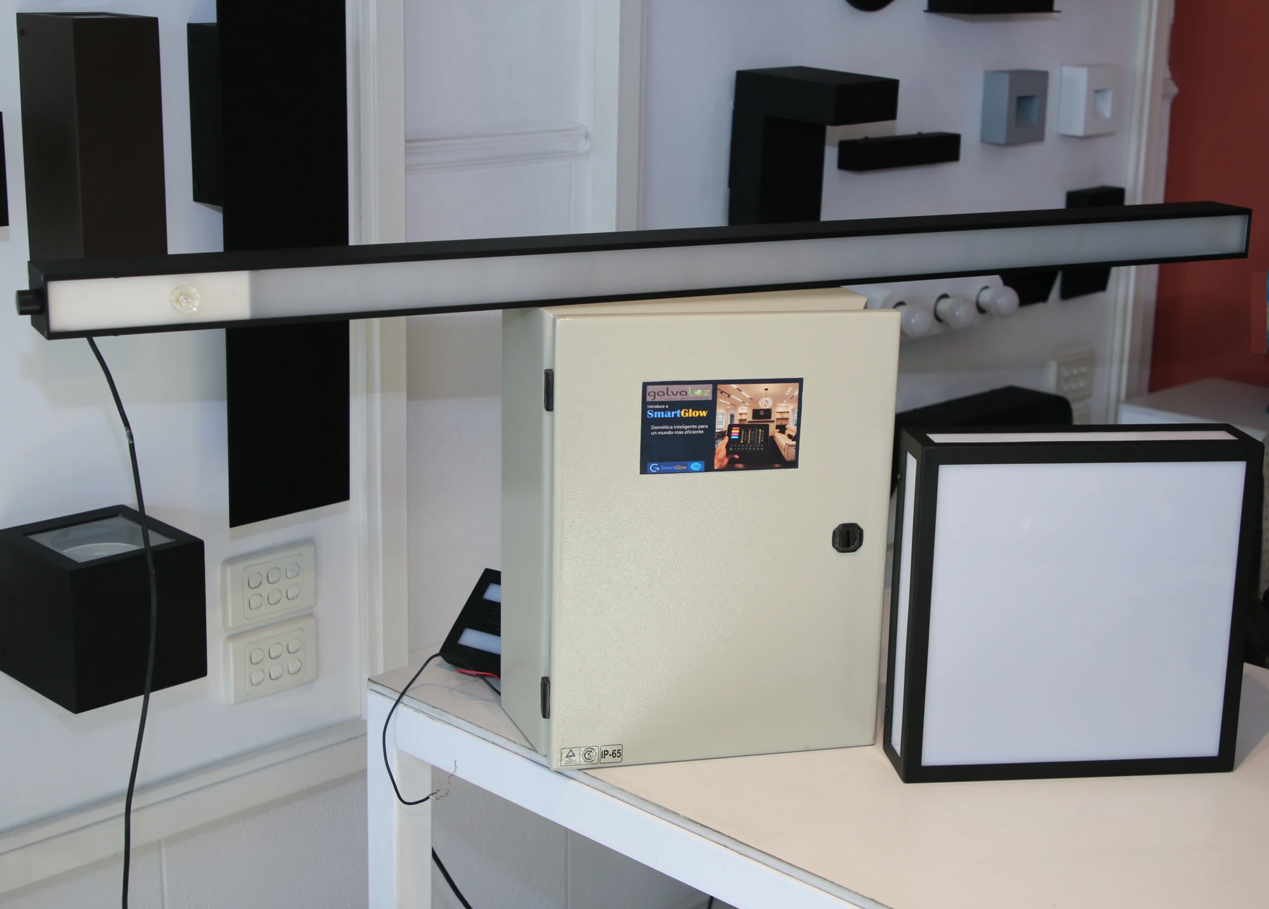 Logo oficial de Galvaluz Sistemas de Iluminación, empresa líder en ingeniería eléctrica argentina.