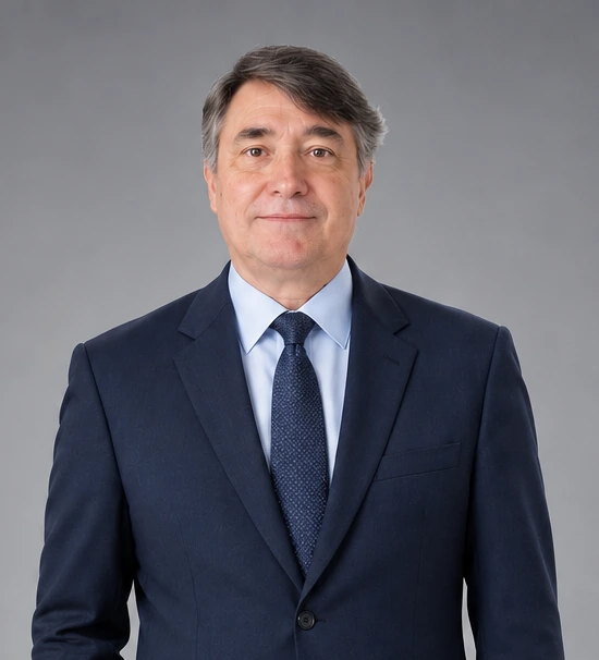 Nosotros Eduardo Alberto Aguilar, Director Comercial de SmartGlow, Ingeniero Electricista
